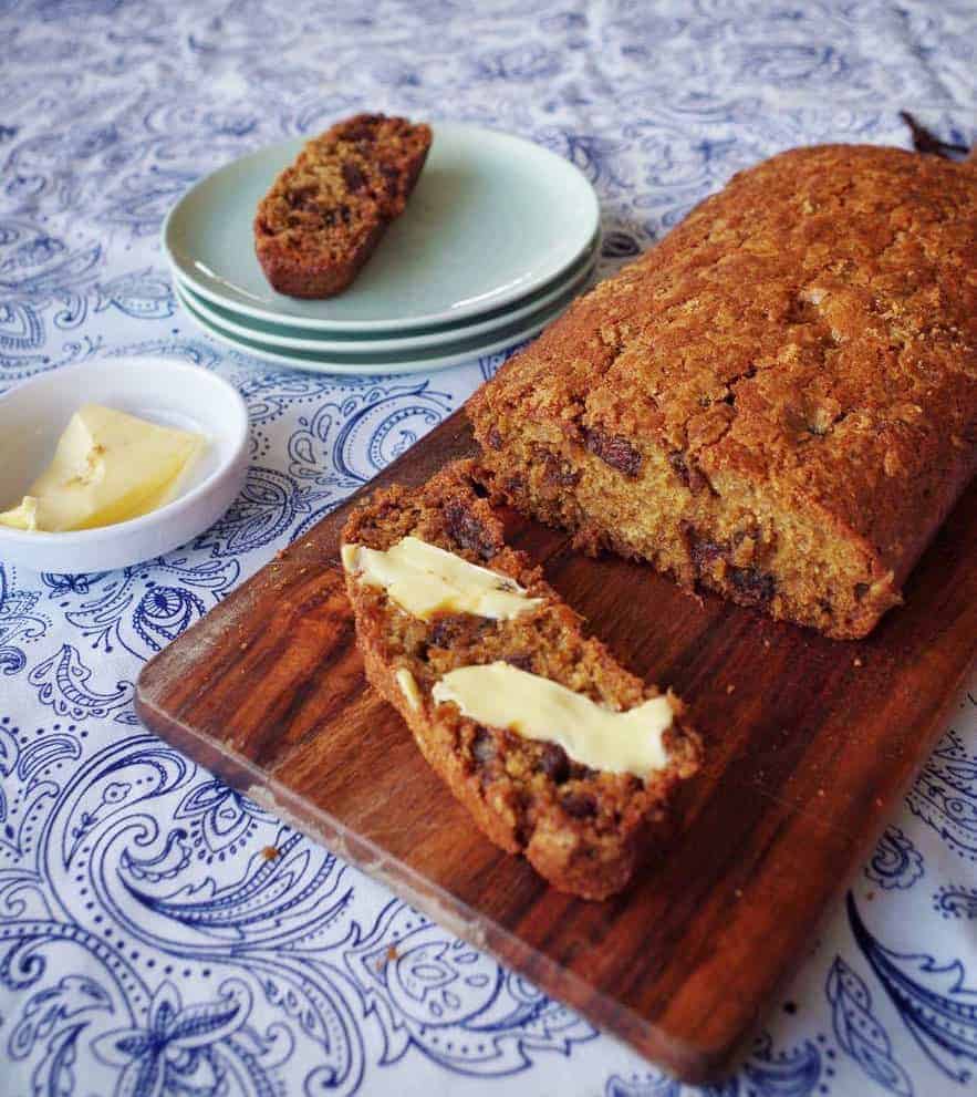 Easy Old-Fashioned Date Nut Bread