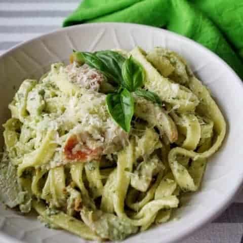 Creamy chicken pesto pasta