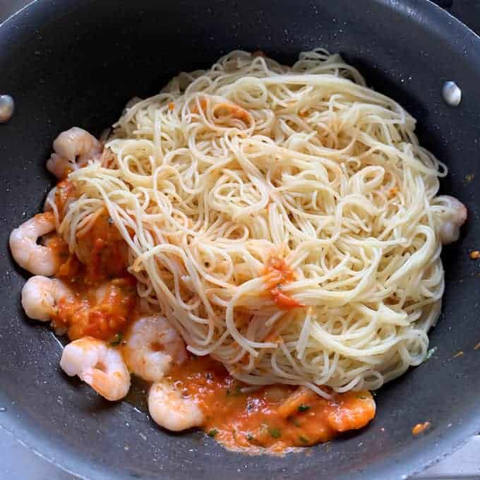 Roasted tomato and prawn pasta 