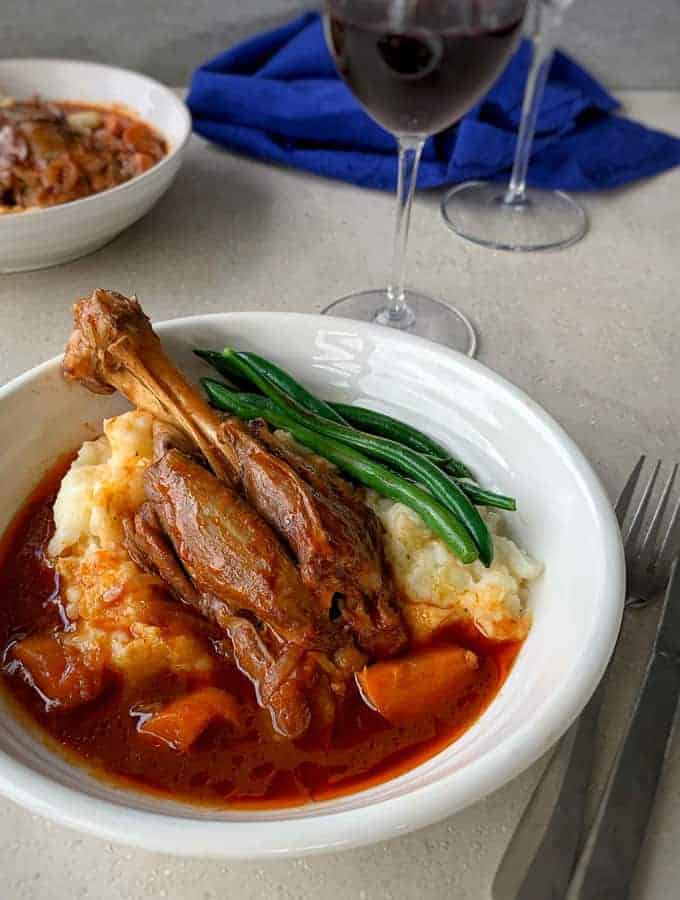 vj cooks lamb shanks in the slow cooker 