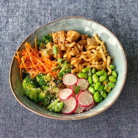 Chicken buddha bowl with satay sauce