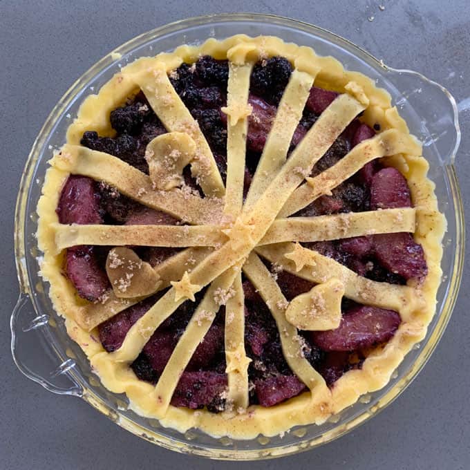 apple and blackberry pie