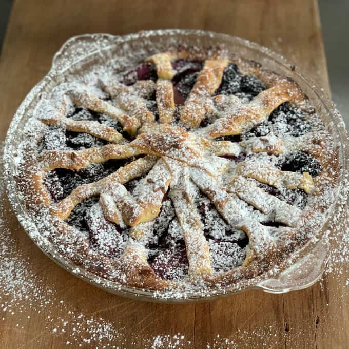 apple and blackberry pie