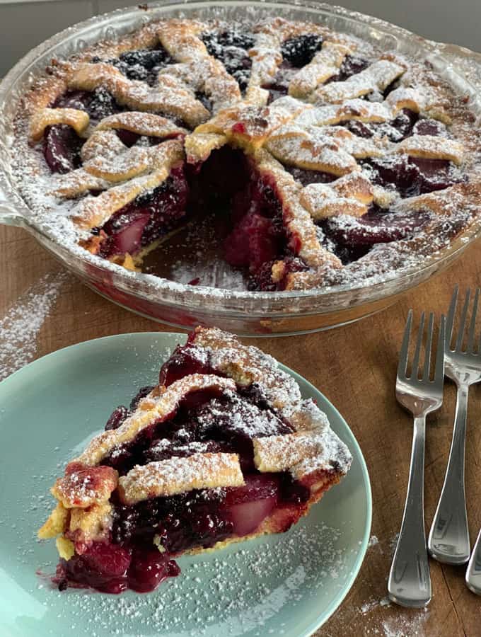 apple and blackberry pie