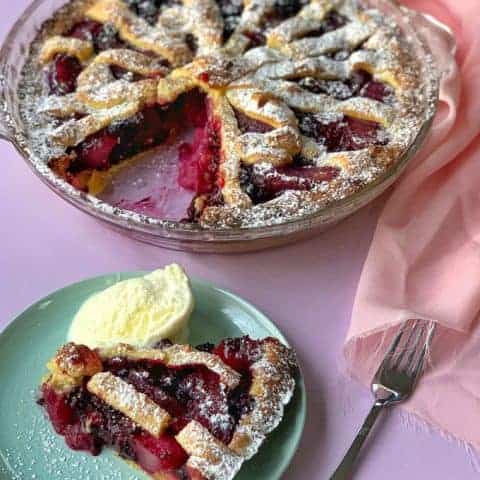 apple and blackberry pie