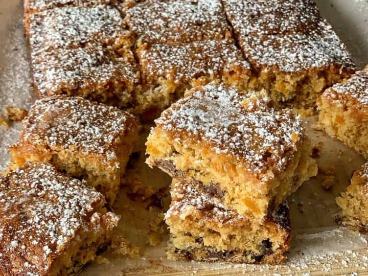 Oaty muesli bar slice