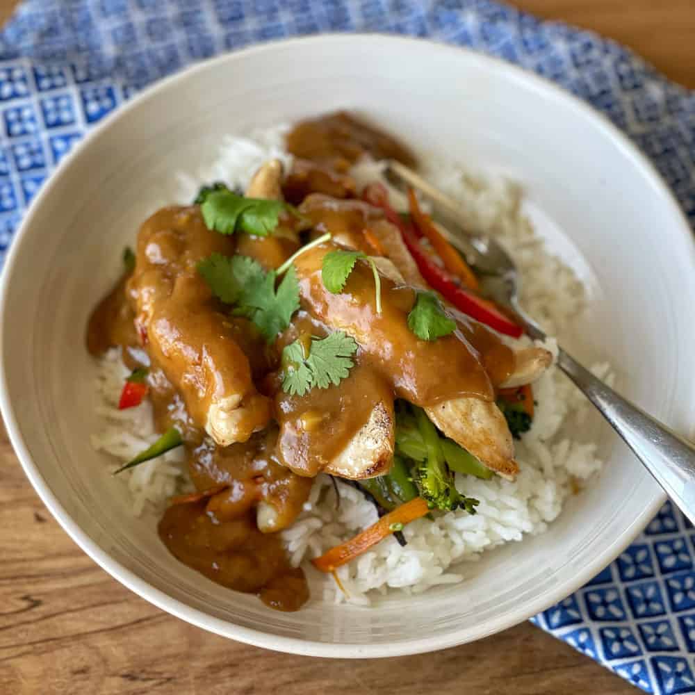 Chicken and vegetable stir fry with creamy satay sauce