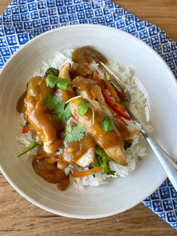 Chicken and vegetable stirfry with creamy satay sauce