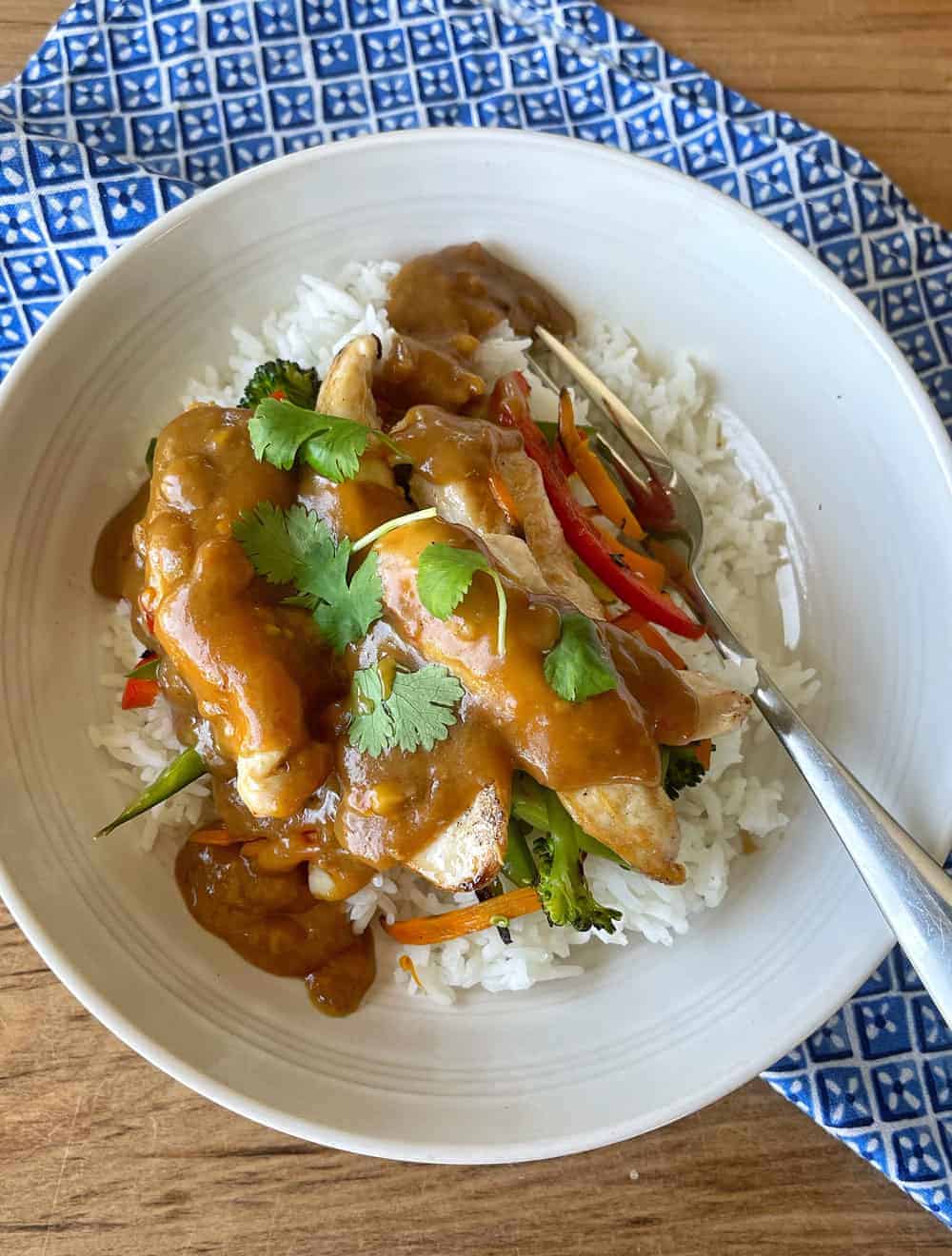 Chicken and vegetable stir fry with creamy satay sauce