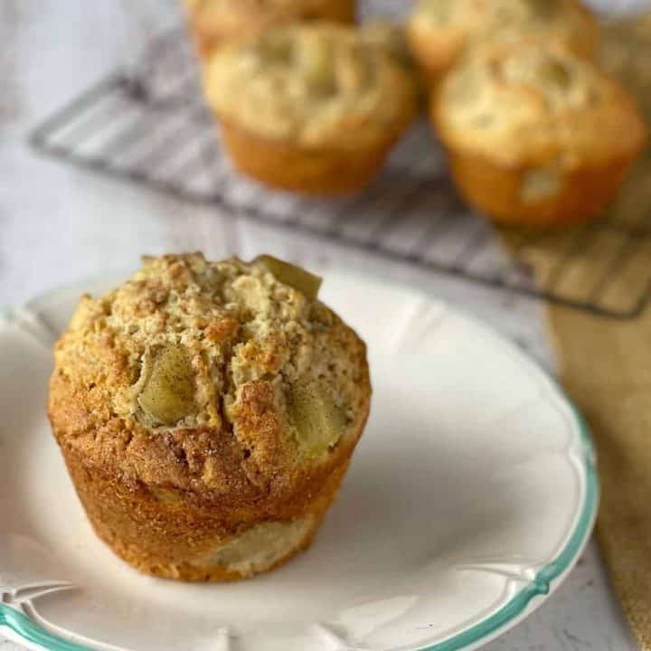 Apple oaty muffins