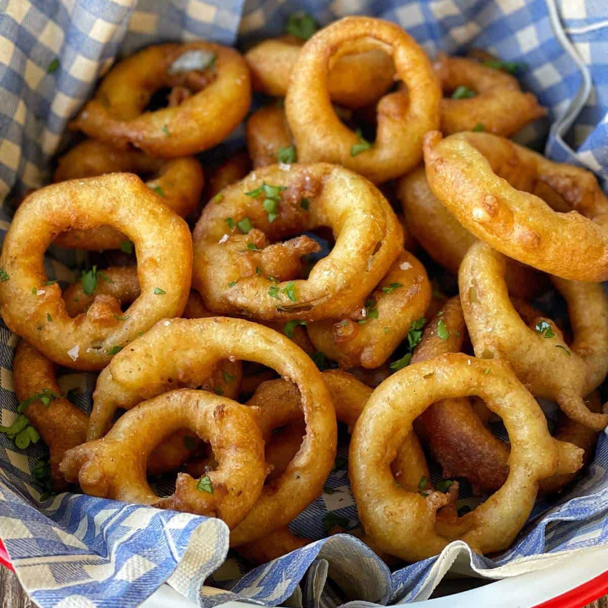 A bowl of fried Onion Rings.